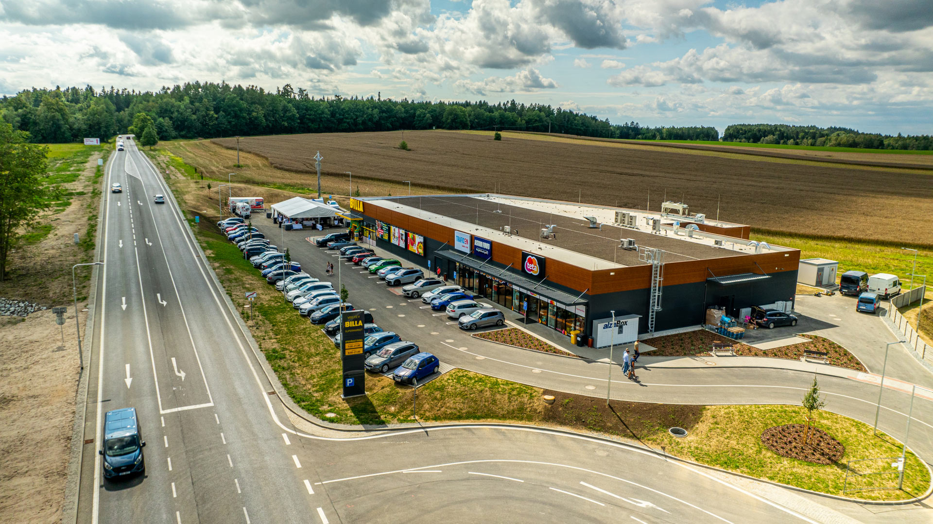 Retail park Lišov